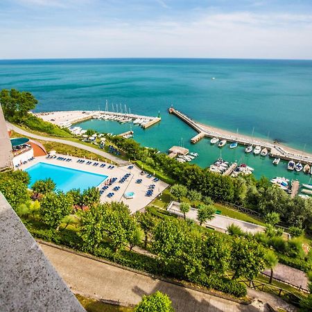 Albergo Capo Est Gabicce Mare Bagian luar foto