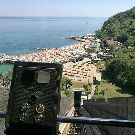 Albergo Capo Est Gabicce Mare Bagian luar foto