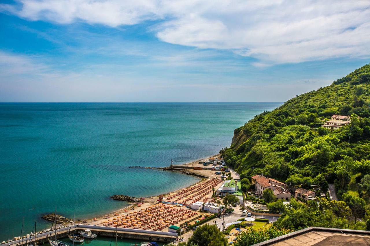 Albergo Capo Est Gabicce Mare Bagian luar foto