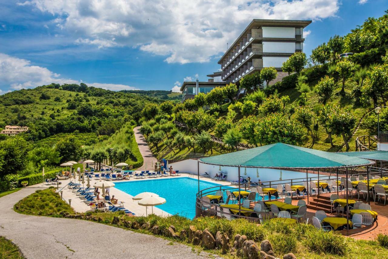 Albergo Capo Est Gabicce Mare Bagian luar foto