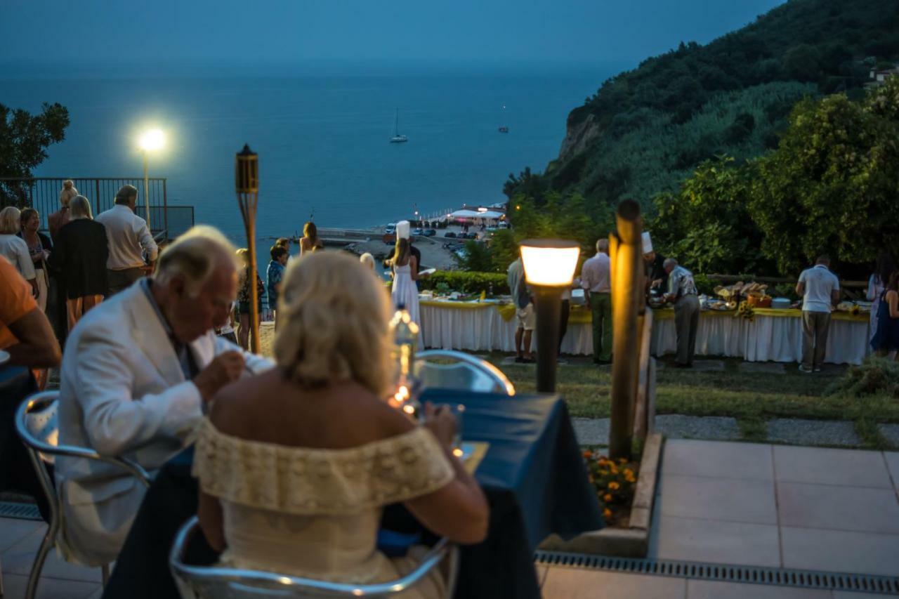 Albergo Capo Est Gabicce Mare Bagian luar foto