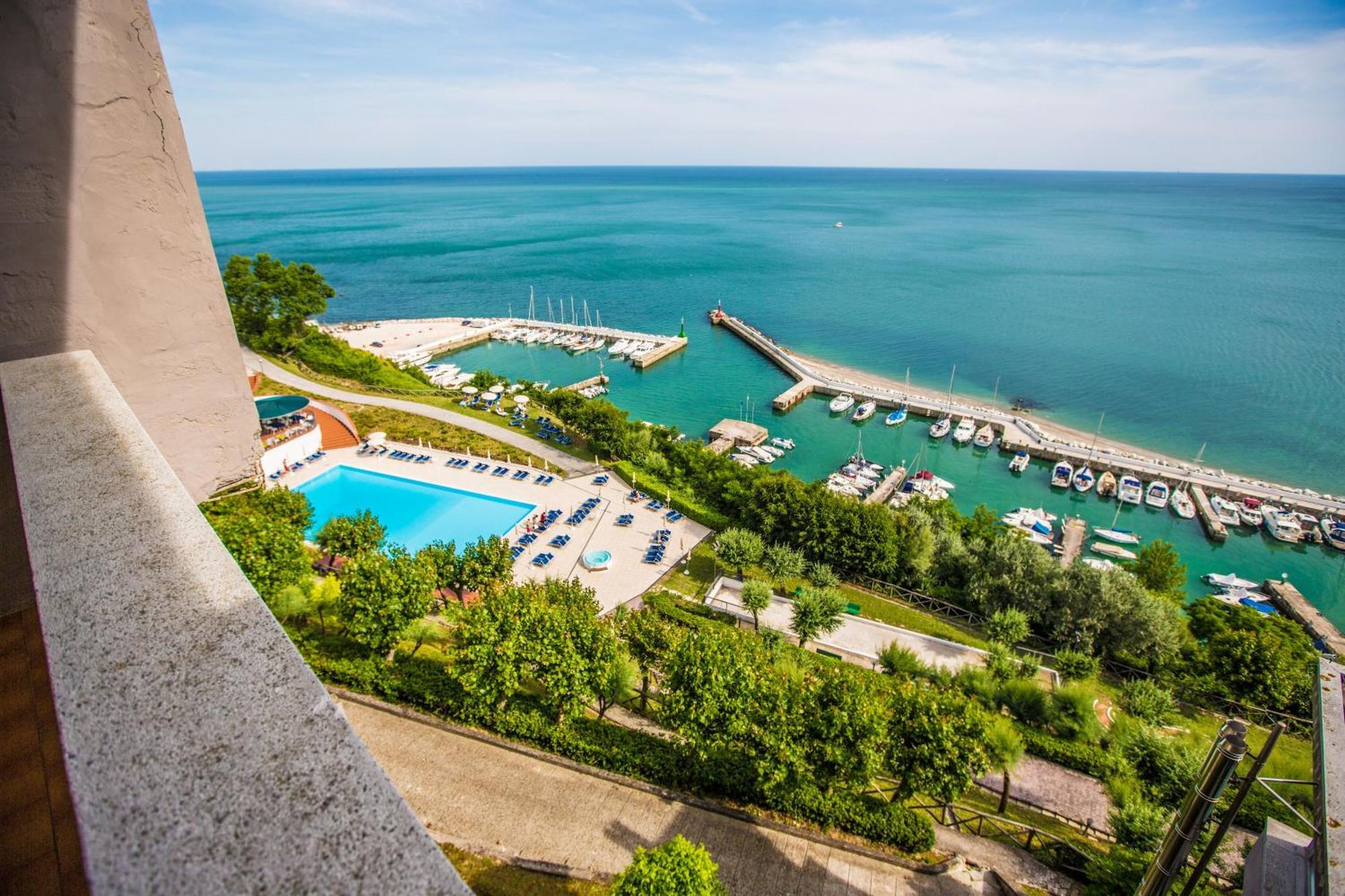 Albergo Capo Est Gabicce Mare Bagian luar foto