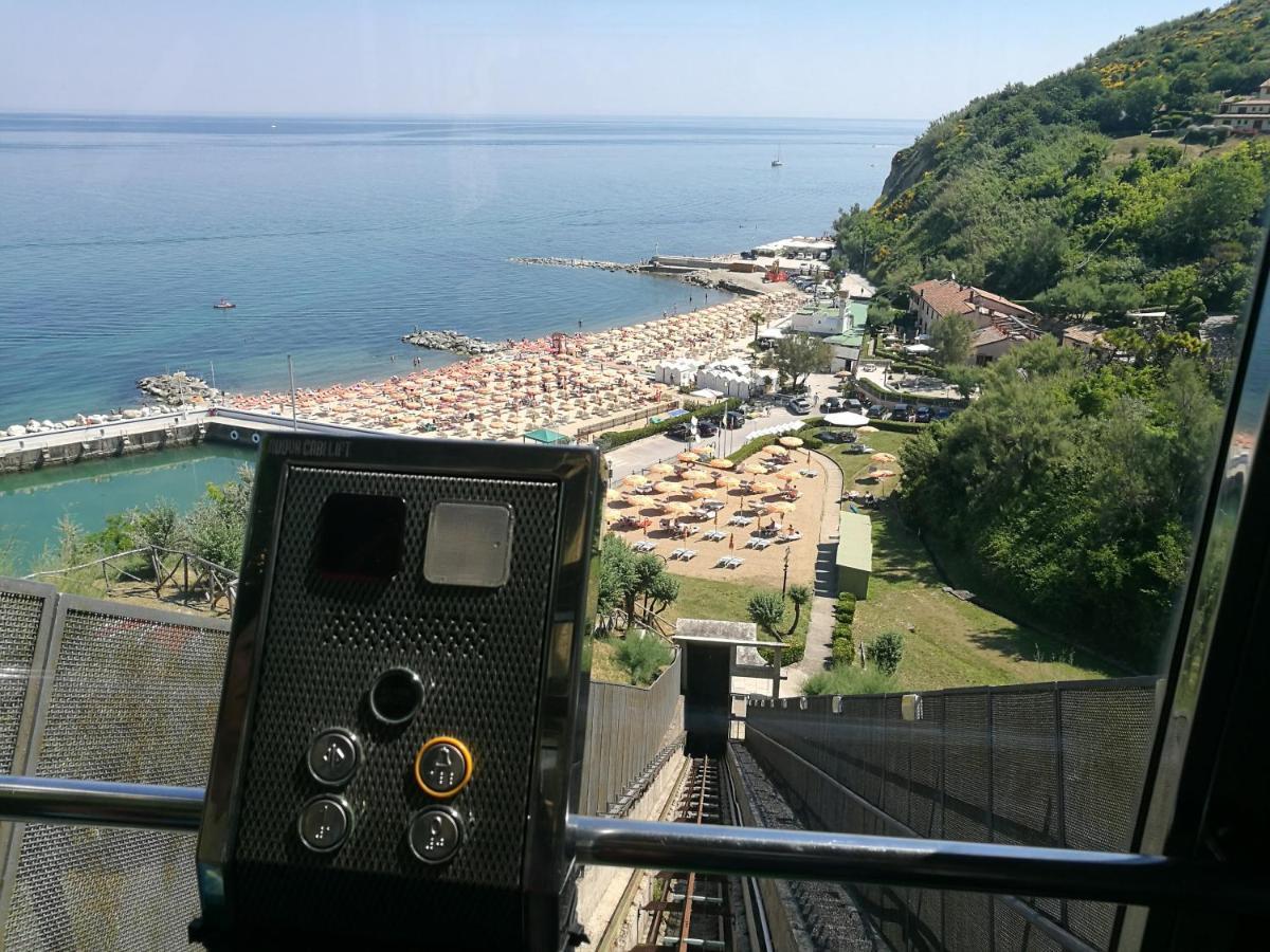 Albergo Capo Est Gabicce Mare Bagian luar foto